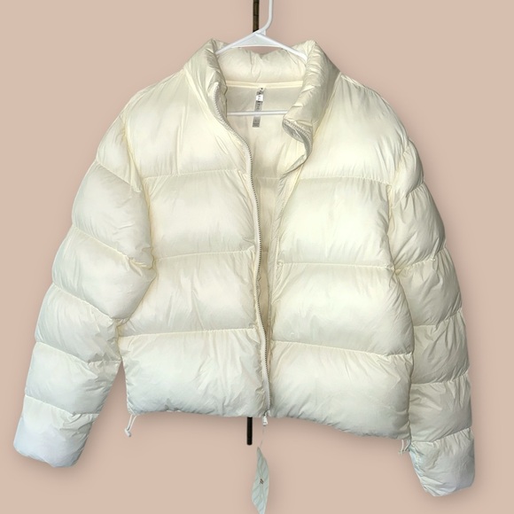 NWT Fabletics women’s essential puffer cropped, insulated jacket Size L - Picture 13 of 15